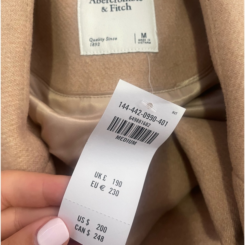 Abercrombie&F short wool blend coat size medium, womens, in light brown.